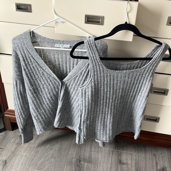 Cleo 2 Piece Fuzzy V-neck Gray Crop Sweater & Tank - Picture 3 of 9